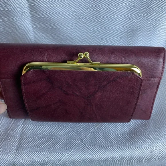 Buxton Burgundy Leather Card Holder and checkbook wallet - Picture 2 of 8